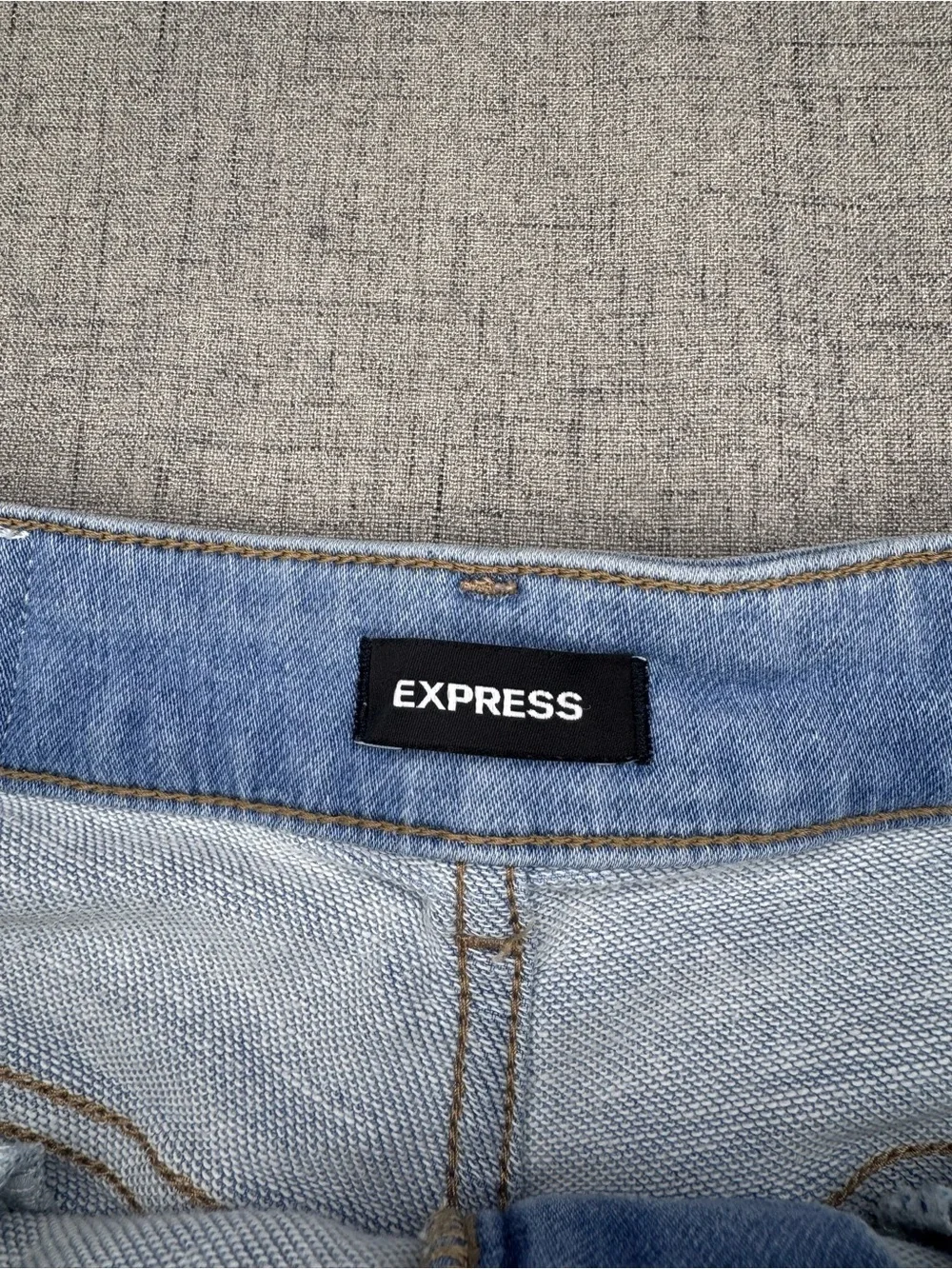 Express High Waisted Curvy Mom Jean Shorts  Light Wash Raw Hem 3” Inseam Size 6